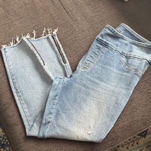 Rock & Republic Light Blue Ankle Jeans with Distressed Hem